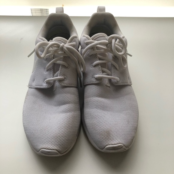 White Nike Roshes - Picture 1 of 5